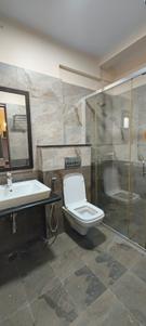 Bathroom Image of 1750 Sq.ft 3 BHK Apartment / Flat for rent in Benson Town Bengaluru for Rs. 75000