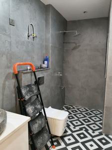 Common Bathroom Image of 1800 Sq.ft 2 BHK Builder Floor for rent in Sector 40 Gurgaon for Rs. 35000