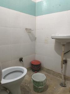 Common Bathroom Image of 450 Sq.ft 2 BHK Builder Floor for rent in Mayur Vihar Phase 1 New Delhi for Rs. 14000