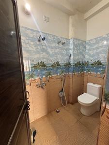 Bathroom Image of 950 Sq.ft 2 BHK Builder Floor for rent in Harmu Ranchi for Rs. 10000