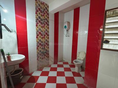 Bathroom Image of 1400 Sq.ft 2 BHK Apartment / Flat for rent in New Alkapuri Vadodara for Rs. 22000