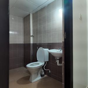 Bathroom Image of 1500 Sq.ft 3 BHK Apartment / Flat for sale in Vyttila Kochi for Rs. 10000000