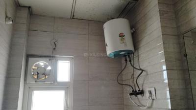 Bathroom Image of 485 Sq.ft 1 RK Apartment / Flat for rent in Ajnara Elements, Sector 137 Noida for Rs. 22500