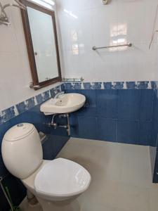 Bathroom Image of 1022 Sq.ft 2 BHK Apartment / Flat for rent in Models Status, Panjim Goa for Rs. 70000