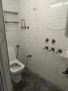 Bathroom Image of 450 Sq.ft 1 BHK Apartment / Flat for rent in Paschim Vihar New Delhi for Rs. 13000