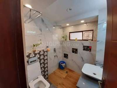 Bathroom Image of 550 Sq.ft 1 BHK Apartment / Flat for rent in Vishnu Garden New Delhi for Rs. 23004