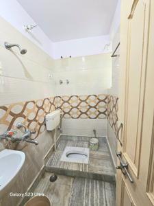 Bathroom Image of 700 Sq.ft 2 BHK Independent House for rent in North Shastri Nagar Patna for Rs. 8000