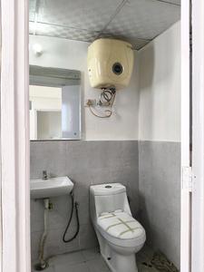 Bathroom Image of 735 Sq.ft 2 BHK Apartment / Flat for sale in Suncity Avenue 76, Sector 76 Gurgaon for Rs. 8300000