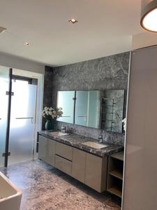 Bathroom Image of 4200 Sq.ft 4 BHK Apartment / Flat for sale in Juhu Mumbai for Rs. 170000000
