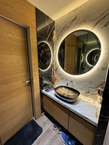 Bathroom Image of 1643 Sq.ft 3 BHK Apartment / Flat for sale in Shree Mahavir Silverlight CHSL, Juhu Mumbai for Rs. 97500000