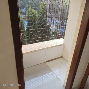Balcony Image of 900 Sq.ft 2 BHK Apartment / Flat for rent in Solomon Apartments, Pali Hill Mumbai for Rs. 135000