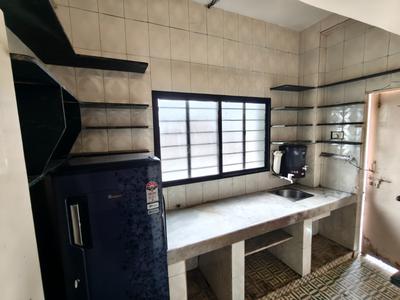 Kitchen Image of 720 Sq.ft 1 BHK Apartment / Flat for rent in Shahibaug Ahmedabad for Rs. 15000