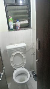 Bathroom Image of 900 Sq.ft 1 BHK Apartment / Flat for rent in Aundh Pune for Rs. 22000