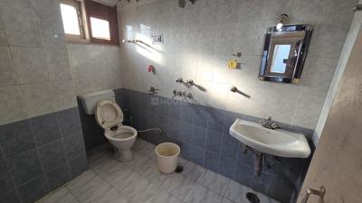 Bathroom Image of 2400 Sq.ft 4 BHK Apartment / Flat for sale in Madhur Jeevan Apartments, Sector 56 Gurgaon for Rs. 27000000