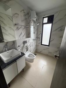 Bathroom Image of 900 Sq.ft 2 BHK Apartment / Flat for rent in Risland The Icon, Thane West Thane for Rs. 40000