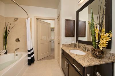Bathroom Image of 950 Sq.ft 2 BHK Apartment / Flat for sale in HDIL Metropolis Residences, Andheri West Mumbai for Rs. 32500000