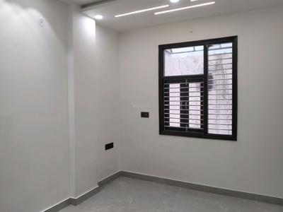Bedroom Image of 950 Sq.ft 3 BHK Builder Floor for sale in Shalimar Bagh New Delhi for Rs. 19000000