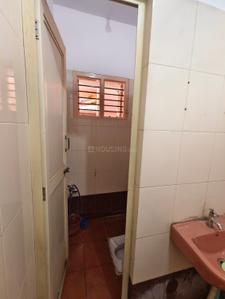 Bathroom Image of 950 Sq.ft 2 BHK Independent House for rent in Rajajinagar Bengaluru for Rs. 30000