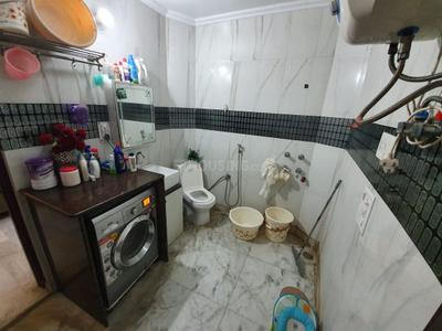 Bathroom Image of 1350 Sq.ft 4 BHK Builder Floor for sale in Daryaganj New Delhi for Rs. 8000000