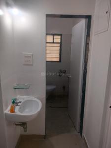 Bathroom Image of 980 Sq.ft 2 BHK Apartment / Flat for rent in Magarpatta Iris, Magarpatta City Pune for Rs. 40000
