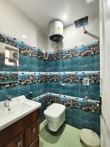 Bathroom Image of 1350 Sq.ft 2.5 BHK Apartment / Flat for rent in Azad Apartments, Kalu Sarai New Delhi for Rs. 75000