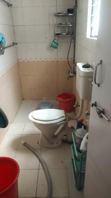 Bathroom Image of 600 Sq.ft 1 BHK Apartment / Flat for rent in Godse 1976 Sadashiv Peth, Sadashiv Peth Pune for Rs. 21000