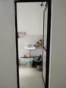 Bathroom Image of 550 Sq.ft 1 BHK Apartment / Flat for rent in Highway Karuna Sagar, Block 1, Kanadiya Indore for Rs. 8000