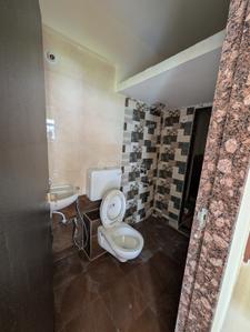 Bathroom Image of 418 Sq.ft 1 BHK Apartment / Flat for rent in Thane West Thane for Rs. 25000