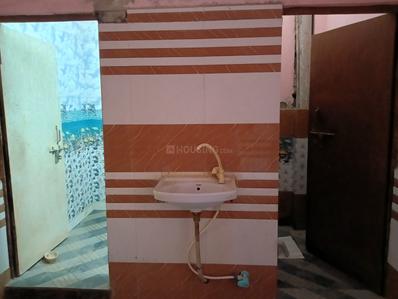 Bathroom Image of 1080 Sq.ft 3 BHK Independent House for rent in Kalindi Vihar Agra for Rs. 10000