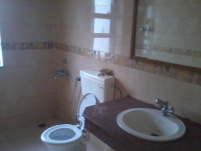Bathroom Image of 2100 Sq.ft 4 BHK Apartment / Flat for sale in AWHO AWHO Gurjiner Vihar, Chi I Greater Noida for Rs. 24000000