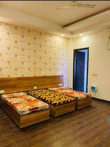 Bedroom Image of SUNSINE GIRLS PG  in Sector 16A, Noida