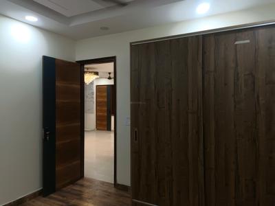 Bedroom Image of 1200 Sq.ft 3 BHK Builder Floor for sale in Pitampura New Delhi for Rs. 13000000