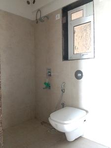 Solitaire Tower Common Bathroom 3