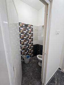 Bathroom Image of 750 Sq.ft 2 BHK Independent House for rent in Madipakkam Chennai for Rs. 30000