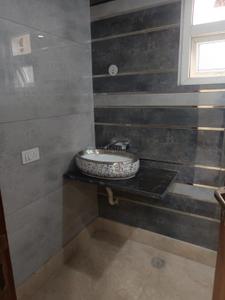 Bathroom Image of 1350 Sq.ft 3 BHK Apartment / Flat for sale in Model Town New Delhi for Rs. 22800000