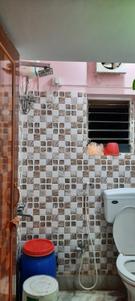 Bathroom Image of 700 Sq.ft 2 BHK Apartment / Flat for rent in New Alipore Kolkata for Rs. 18000