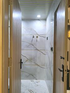 Common Bathroom Image of 1250 Sq.ft 3 BHK Builder Floor for sale in Dream Homes, Indirapuram Ghaziabad for Rs. 6221000