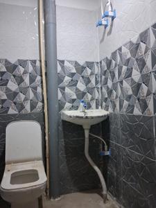 Common Bathroom Image of 1050 Sq.ft 2 BHK Apartment / Flat for sale in Sector 49 Noida for Rs. 4200000