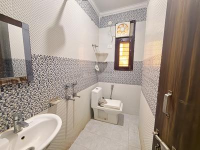 Bathroom Image of 700 Sq.ft 2 BHK Builder Floor for rent in Sector 19 Dwarka New Delhi for Rs. 20000