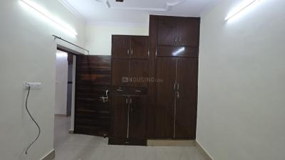 Bedroom Image of 1000 Sq.ft 3 BHK Apartment / Flat for rent in Shalimar Bagh New Delhi for Rs. 30000