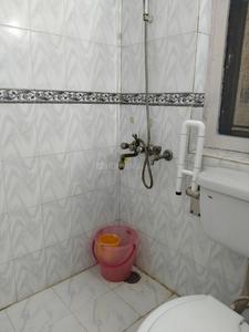 Bathroom Image of 1050 Sq.ft 2 BHK Apartment / Flat for rent in Arun Vihar, Sector 37 Noida for Rs. 35000