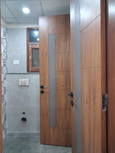 Common Bathroom Image of 1700 Sq.ft 4 BHK Apartment / Flat for sale in Sector 104 Noida for Rs. 9200000