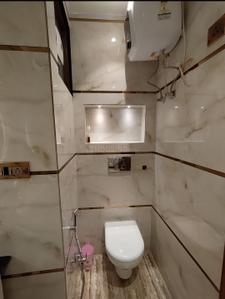 Bathroom Image of 1800 Sq.ft 3 BHK Apartment / Flat for rent in Patel Nagar New Delhi for Rs. 85000