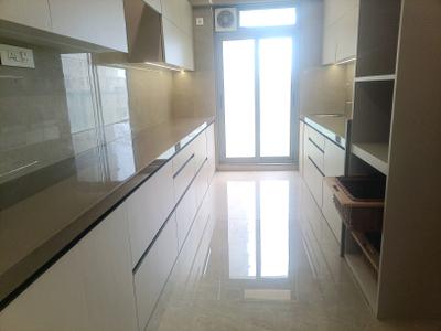 Kitchen Image of 2900 Sq.ft 3 BHK Apartment / Flat for sale in Arham Satyam Valencia, Kharghar Navi Mumbai for Rs. 40000000