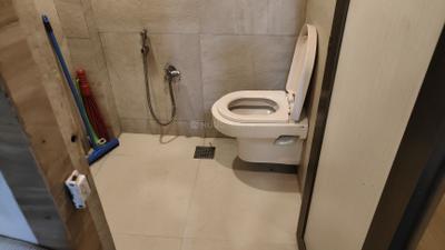 Bathroom Image of 550 Sq.ft 1 BHK Apartment / Flat for rent in Lower Parel Mumbai for Rs. 60000