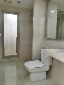 Common Bathroom Image of 1000 Sq.ft 3 BHK Apartment / Flat for rent in Sheth Zuri, Thane West Thane for Rs. 60000