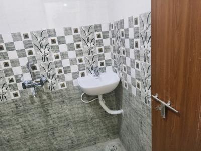 Common Bathroom Image of 791 Sq.ft 1 BHK Apartment / Flat for rent in Hafeezpet Hyderabad for Rs. 23000