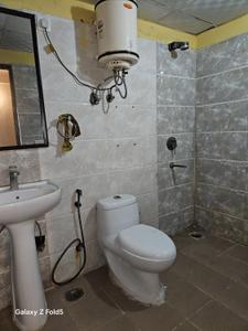 Bathroom Image of 2410 Sq.ft 4.5 BHK Apartment / Flat for sale in Amrapali Silicon City, Sector 76 Noida for Rs. 25000000
