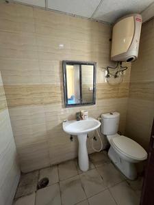 Bathroom Image of 430 Sq.ft 1 BHK Apartment / Flat for rent in Supertech Ecociti, Sector 137 Noida for Rs. 21000