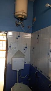 Bathroom Image of 1000 Sq.ft 2 BHK Builder Floor for rent in Lawi Khurd Solan for Rs. 16000